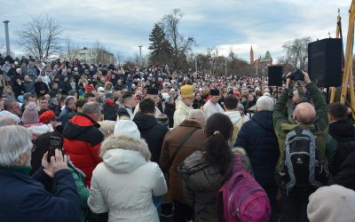 ВРОЦЛАВСЬКА КАТЕДРАЛЬНА СПІЛЬНОТА ВИЙШЛА ПРОЦЕСІЙНО НАД ВРОЦЛАВСЬКИЙ ЙОРДАН – НАД РІКУ ОДРУ, ЩОБ ОСВЯТИТИ ВОДУ