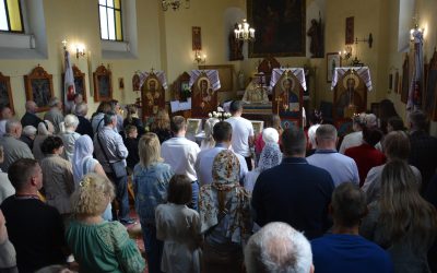 У СВІТЛИЙ ПОНЕДІЛОК ВЛАДИКА ВОЛОДИМИР ВІДСЛУЖИВ БОЖЕСТВЕННІ ЛІТУРГІЇ В ОЛАВІ ТА В ЄЛЬЧУ – ЛЯСКОВІЦАХ