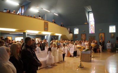 ПЕРША СПОВІДЬ І УРОЧИСТЕ СВЯТЕ ПРИЧАСТЯ В СЛУПСЬКУ
