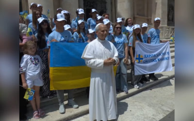 З ВІЙНОЮ В ОЧАХ. ДІТИ З ХАРКОВА ЗУСТРІЛИСЯ З ПАПОЮ ЛЕВОМ XIV.