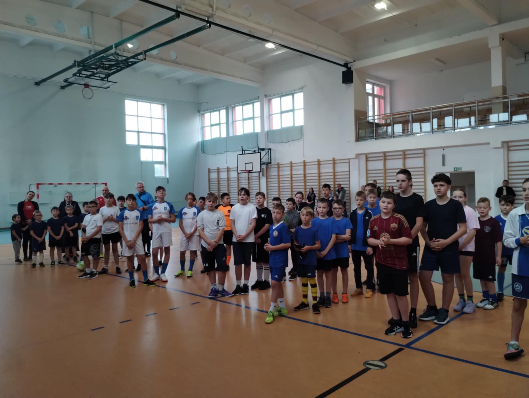 СПОРТИВНІ ЗМАГАННЯ З ФУТБОЛУ І НАСТІЛЬНОГО ТЕНІСА В БІЛОМУ БОРІ