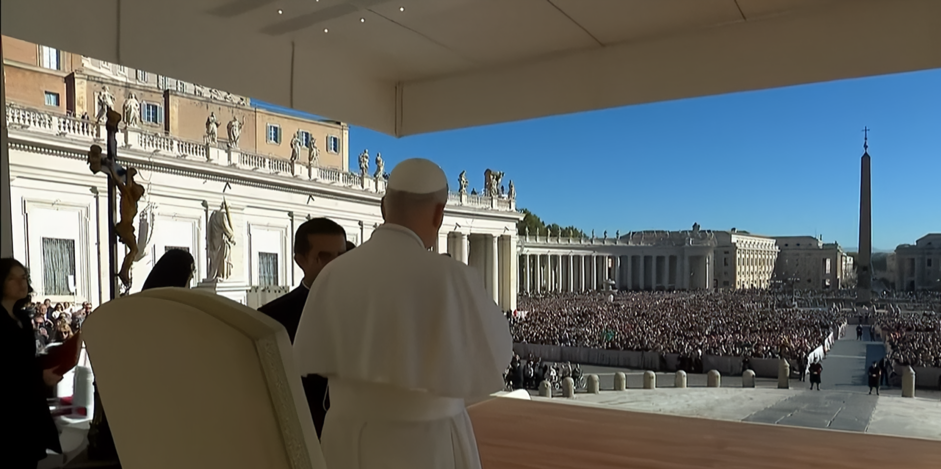 МОЛІТЬСЯ РАЗОМ ЗІ МНОЮ ЗА ВСІХ, ХТО СТРАЖДАЄ ЧЕРЕЗ ВІЙНИ – СВЯТІШИЙ ОТЕЦЬ ПАПА ЛЕВ XIV.