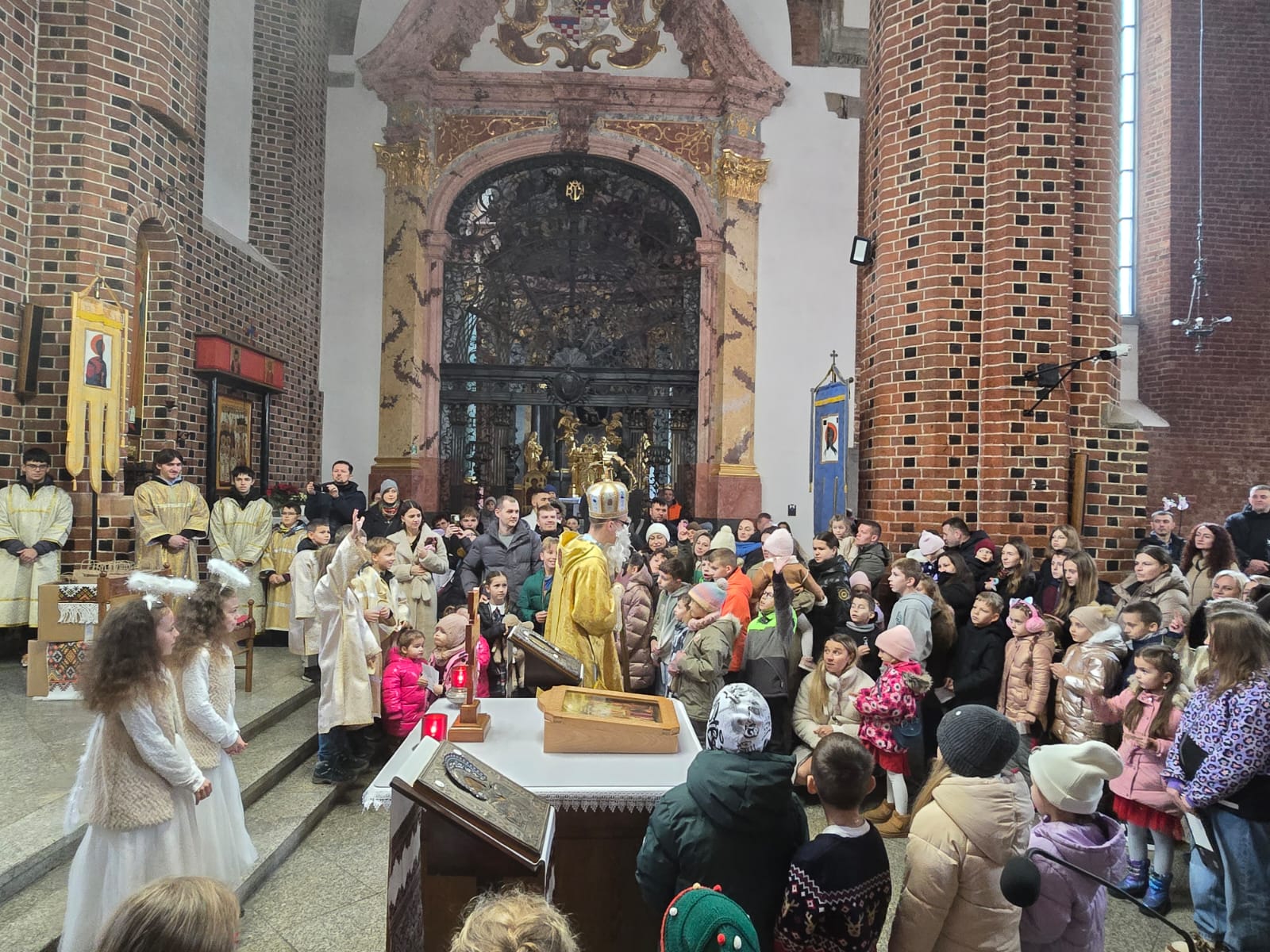 До катедральної парафії у Вроцлаві завітав святий Миколай.