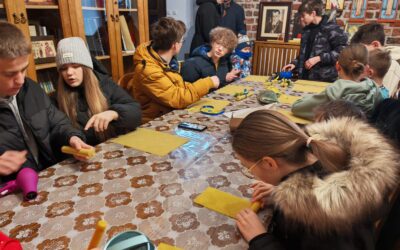 СВІТЛО СТРІТЕННЯ: Як діти та молодь Вроцлава власноруч творили стрітенські свічки