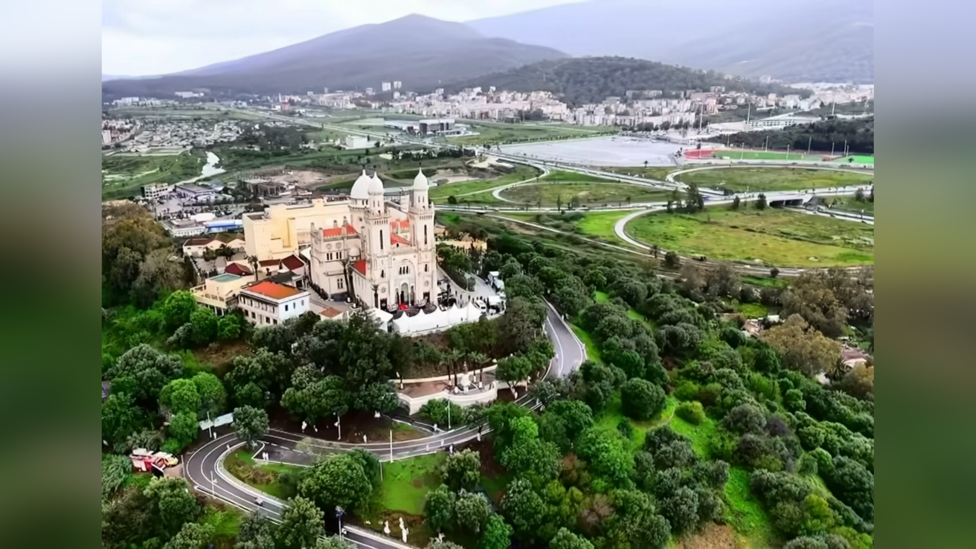 ДРУГИЙ ДЕНЬ – ІІІ АПОСТОЛЬСЬКОЇ ПОДОРОЖІ ПАПИ ЛЕВА XIV ПРИСВЯЧЕНИЙ ВІВІДИНАМ АННАБИ.