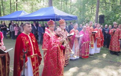 SŁOWO WŁADYKI WŁODZIMIERZA JUSZCZAK W JAWORZNIE W CZASIE MODLITWY PRZY POMNIKU OFIAR CENTRALNEGO OBOZU PRACY