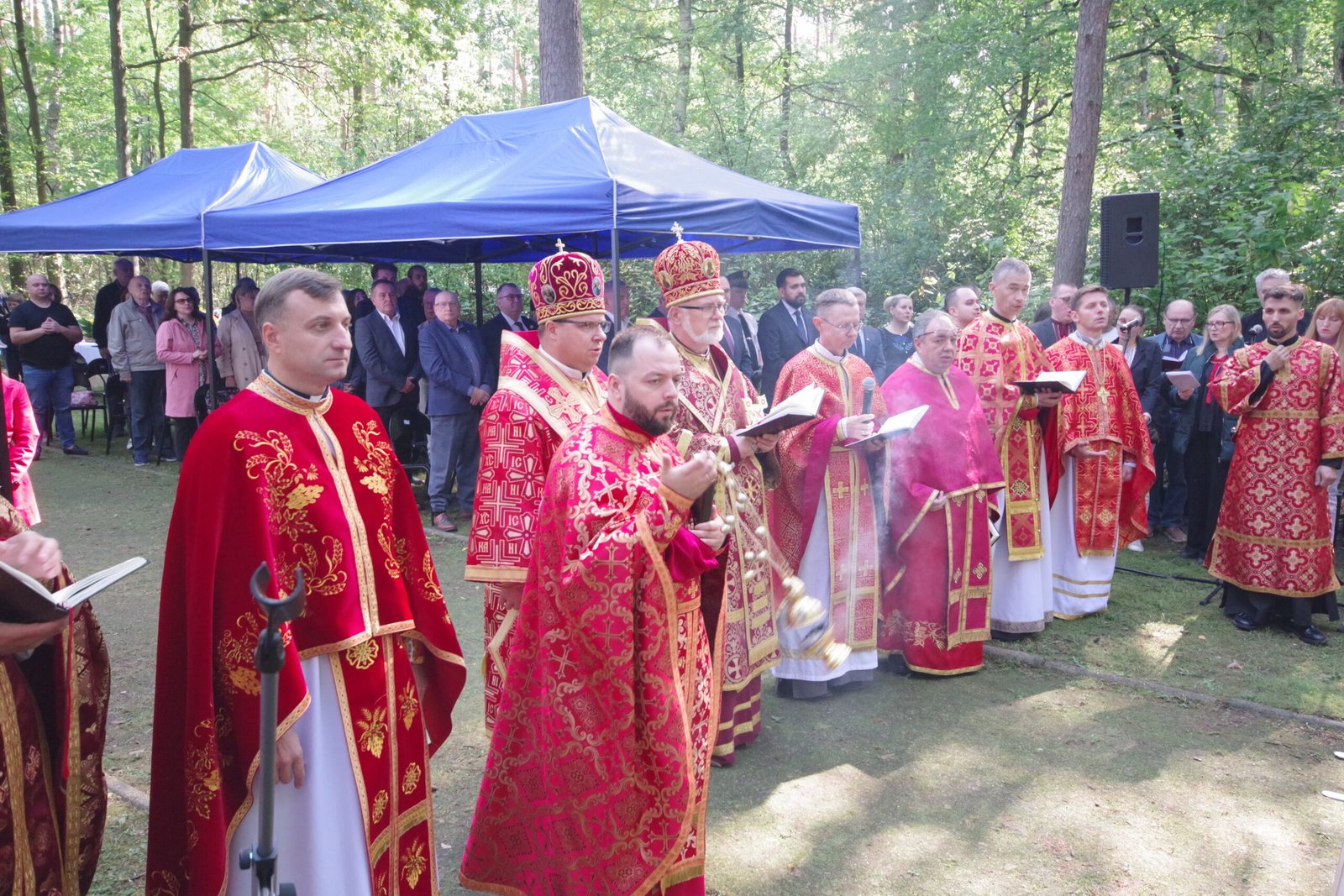 SŁOWO WŁADYKI WŁODZIMIERZA JUSZCZAK W JAWORZNIE W CZASIE MODLITWY PRZY POMNIKU OFIAR CENTRALNEGO OBOZU PRACY